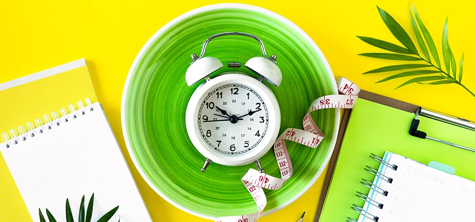 Katı Perhiz Rejimi (Fasting) Soluduğumuz hava, yediğimiz gıdalar ve kullandığımız ilaçlardan dolayı oluşan toksik madde birikimlerinden kurtulmanın en kolay yöntemlerinden biri; katı perhiz yöntemidir.