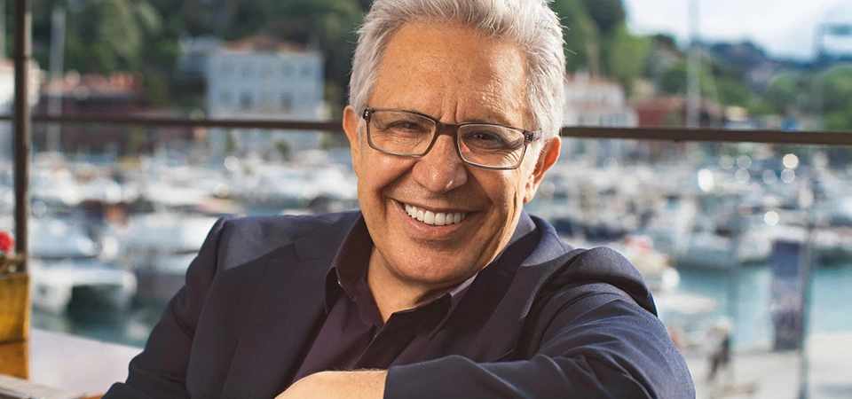 Zülfü Livaneli: Işığımız, Rehberimiz, Vicdanımız Zülfü Livaneli, yalnızca bir sanatçı değil, aynı zamanda bir değer, bir yaşam felsefesidir.